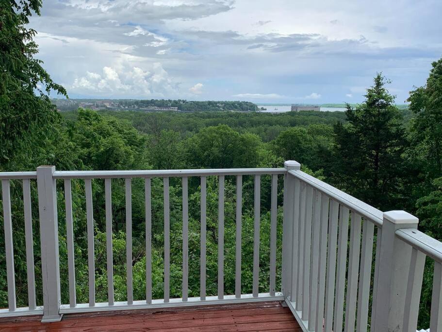 Holiday home Finn's Hideaway -modern Family River Keokuk