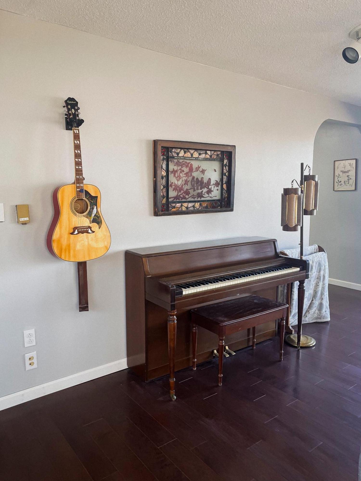 Finn's Hideaway -modern Family River Holiday home